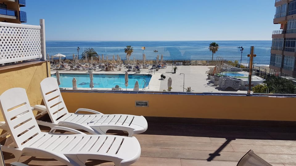 PENTHOUSE SEA VIEWS + PRIVATE SOLARIUM Apartment in Fuengirola