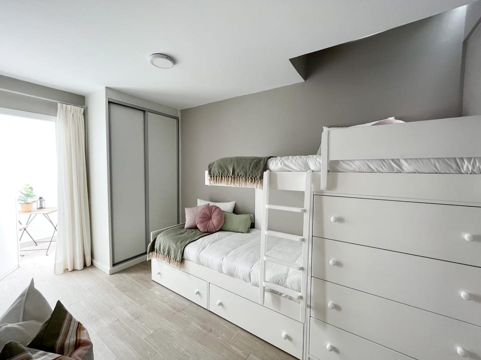 Patio, Bedroom, bunk bed