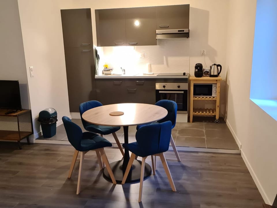 Coffee/tea facilities, Kitchen or kitchenette, Dining area, minibar, pet friendly
