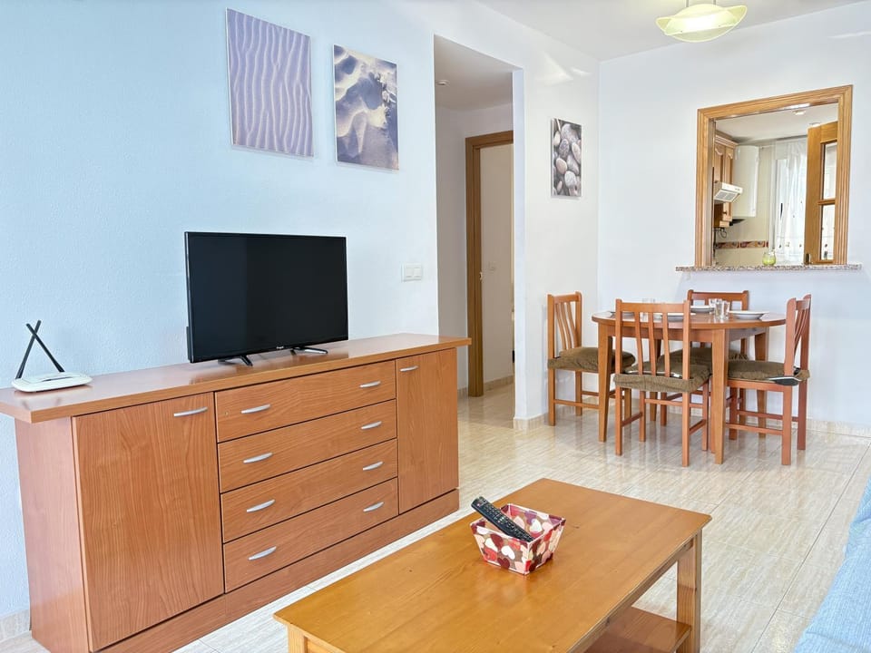 TV and multimedia, Living room, Dining area