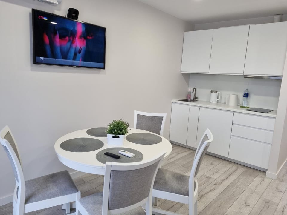 TV and multimedia, Coffee/tea facilities, Kitchen or kitchenette, Dining area
