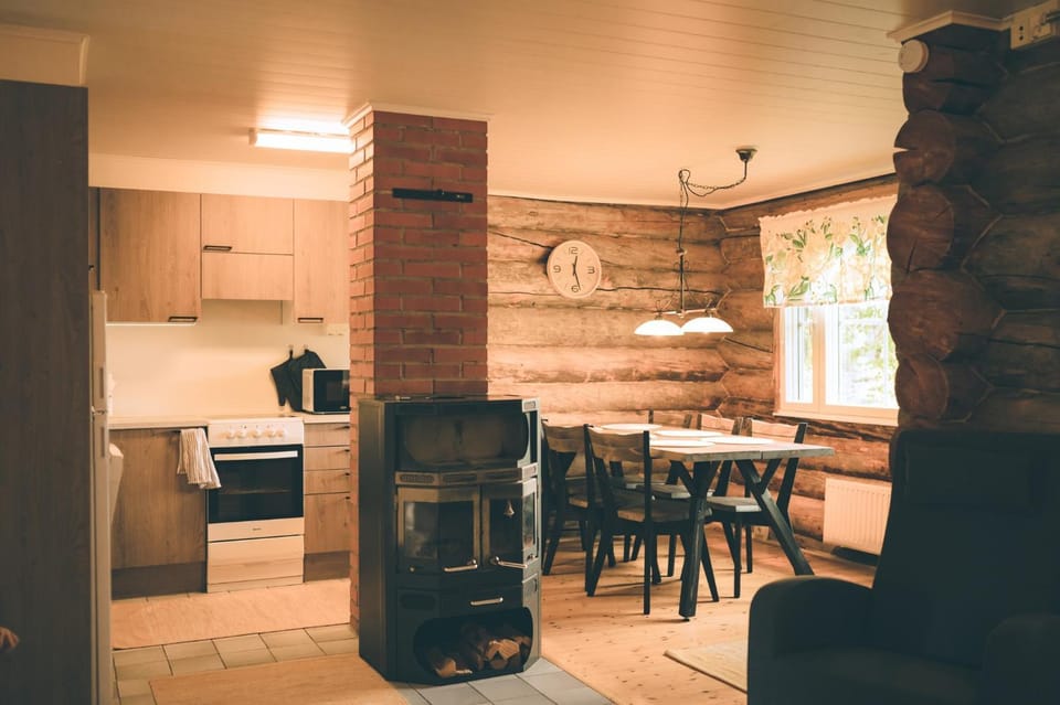 Dining area, kitchen