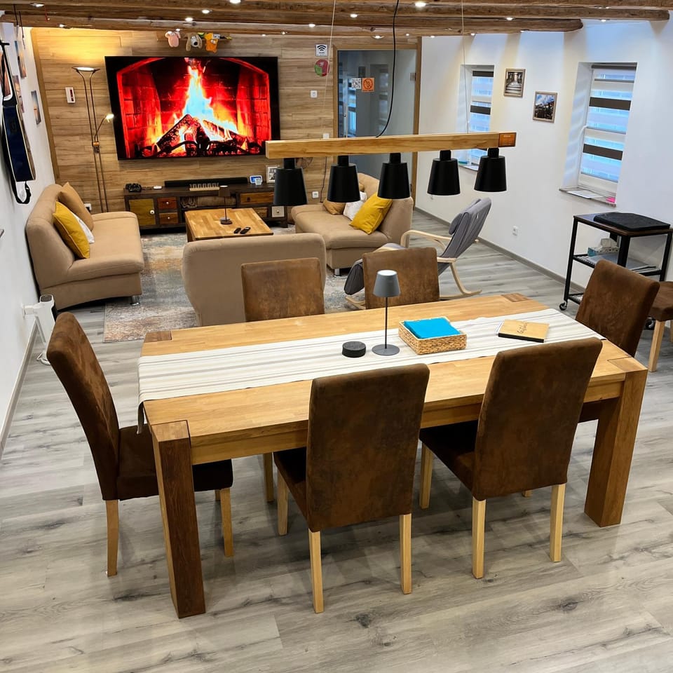 Seating area, Dining area