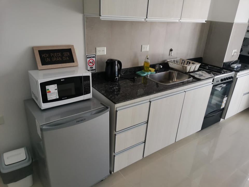 minibar, kitchen
