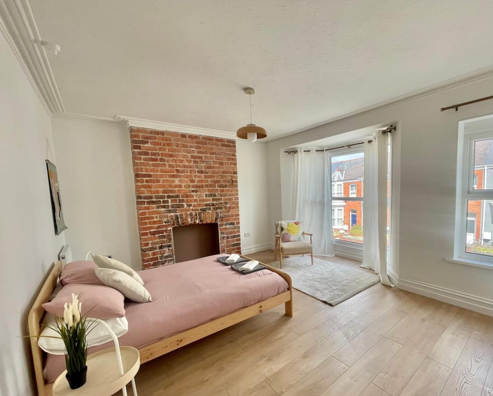 Beautiful Family Home in the Heart of Swansea House in Wales