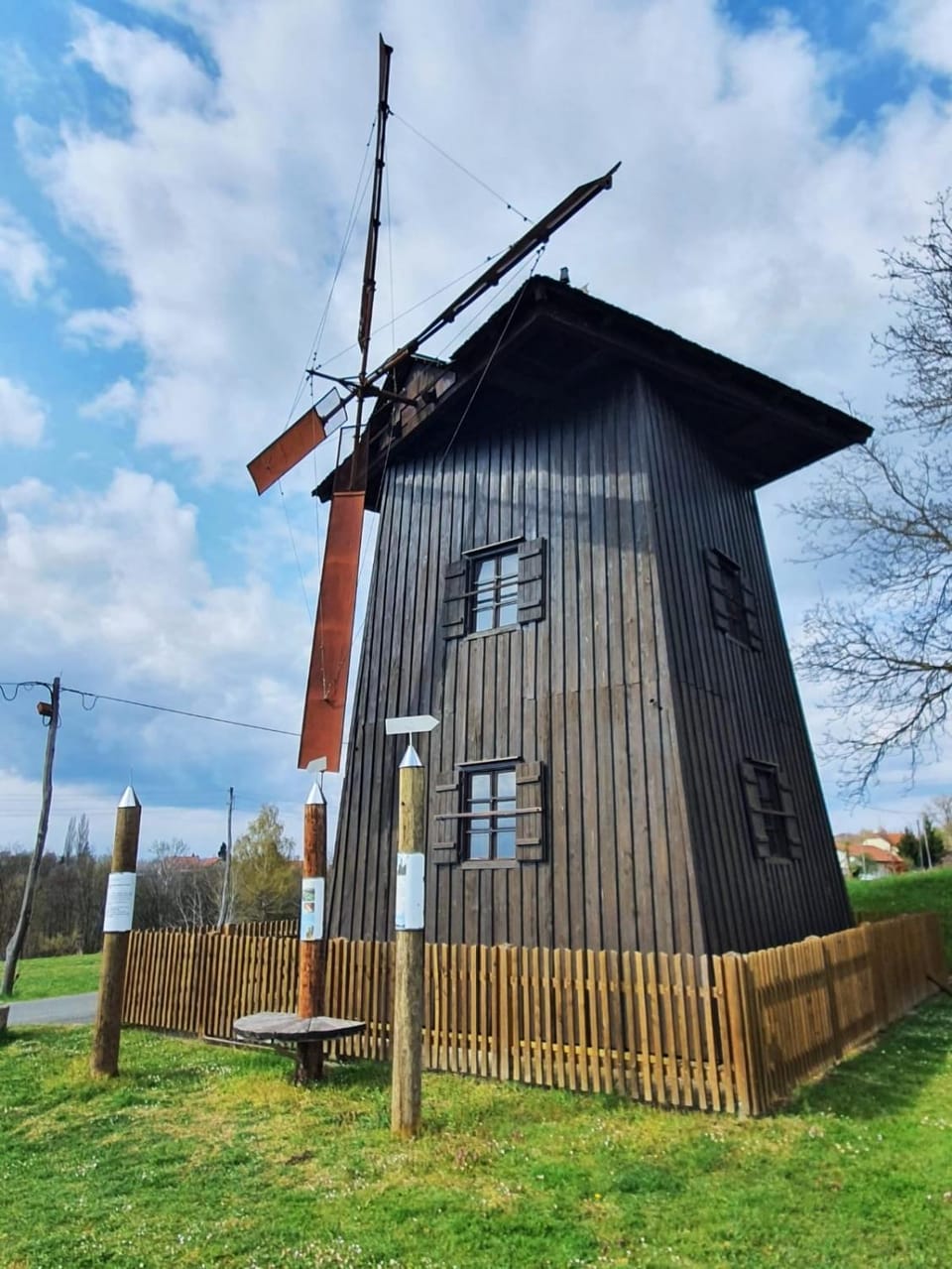 Nearby landmark, Spring