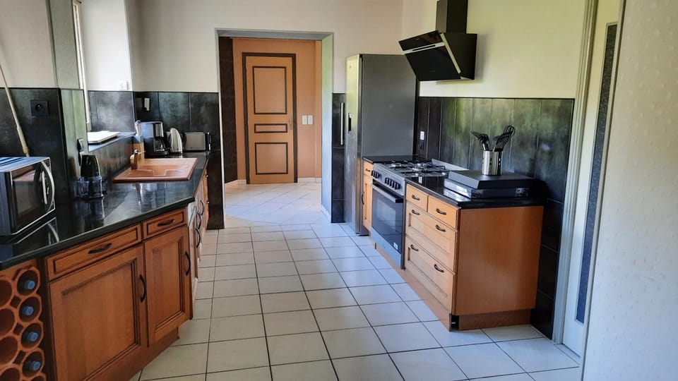 Kitchen or kitchenette, dishwasher, oven, stove