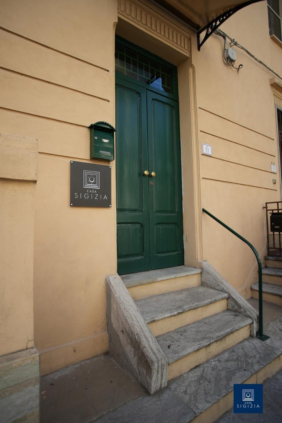 Facade/entrance