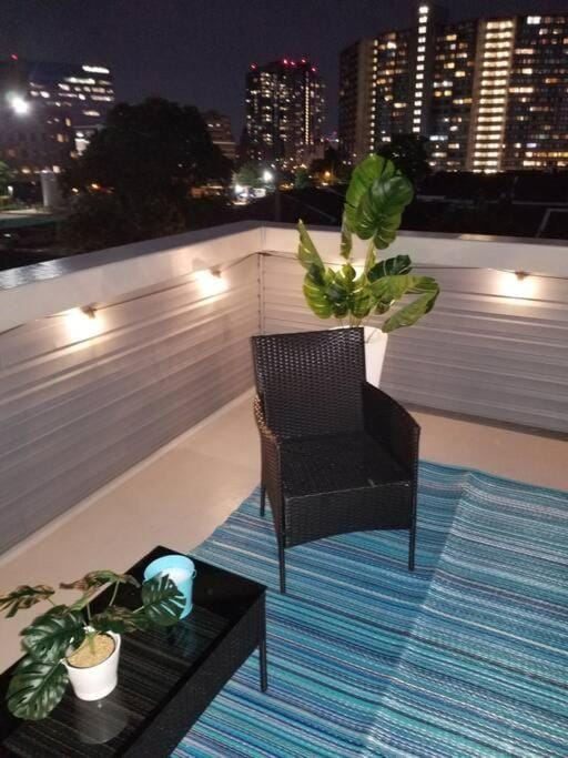 Property building, View (from property/room), Balcony/Terrace, Seating area, City view
