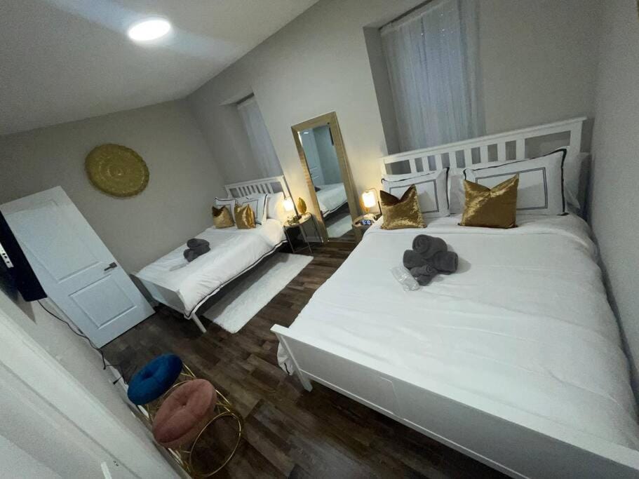 Bed, Photo of the whole room, Bedroom