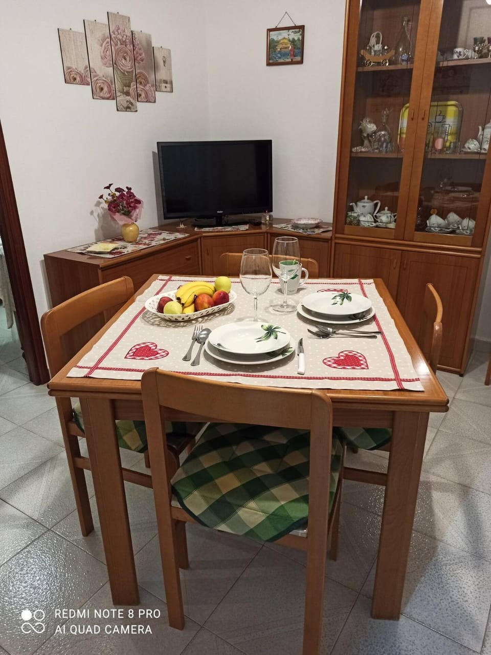 TV and multimedia, Food and drinks, Dining area