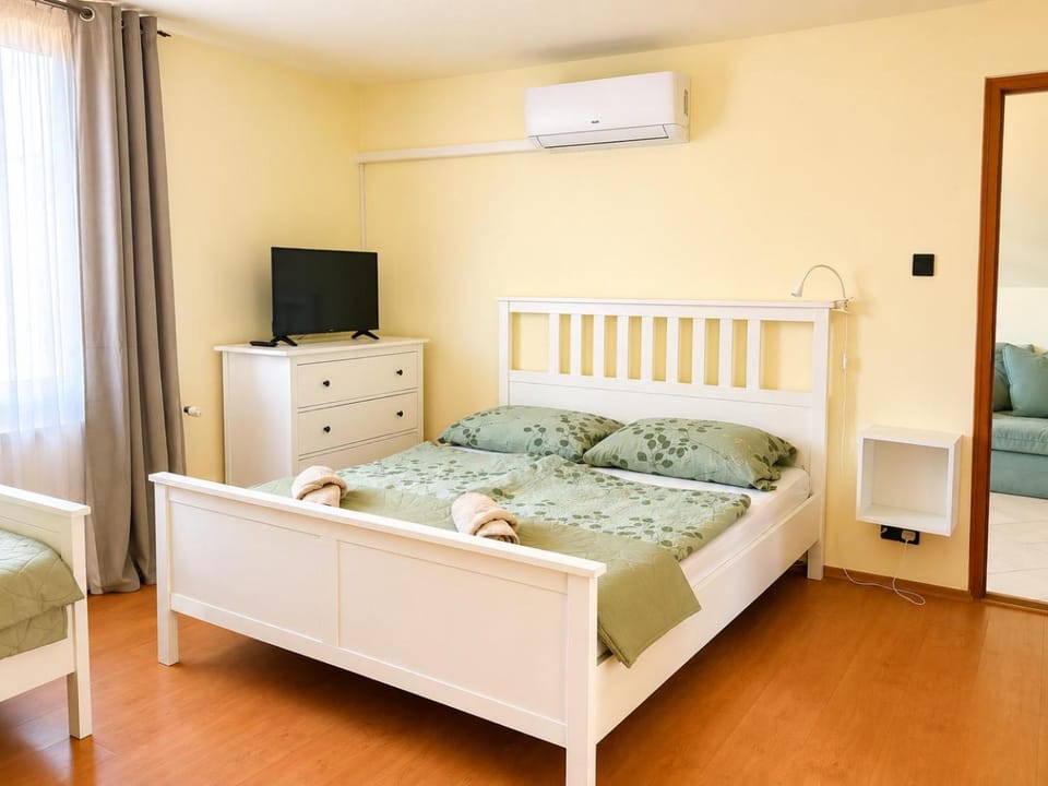 Árpád Apartman - 3 Bedroom Family Apartment with Parking Apartment in Hungary
