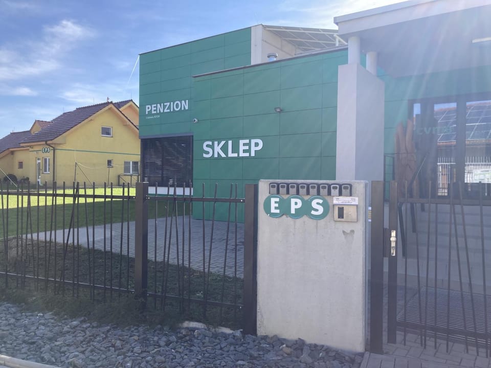 Facade/entrance