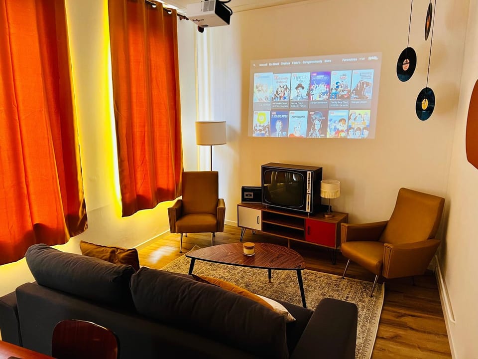 Communal lounge/ TV room, TV and multimedia, Living room, Seating area