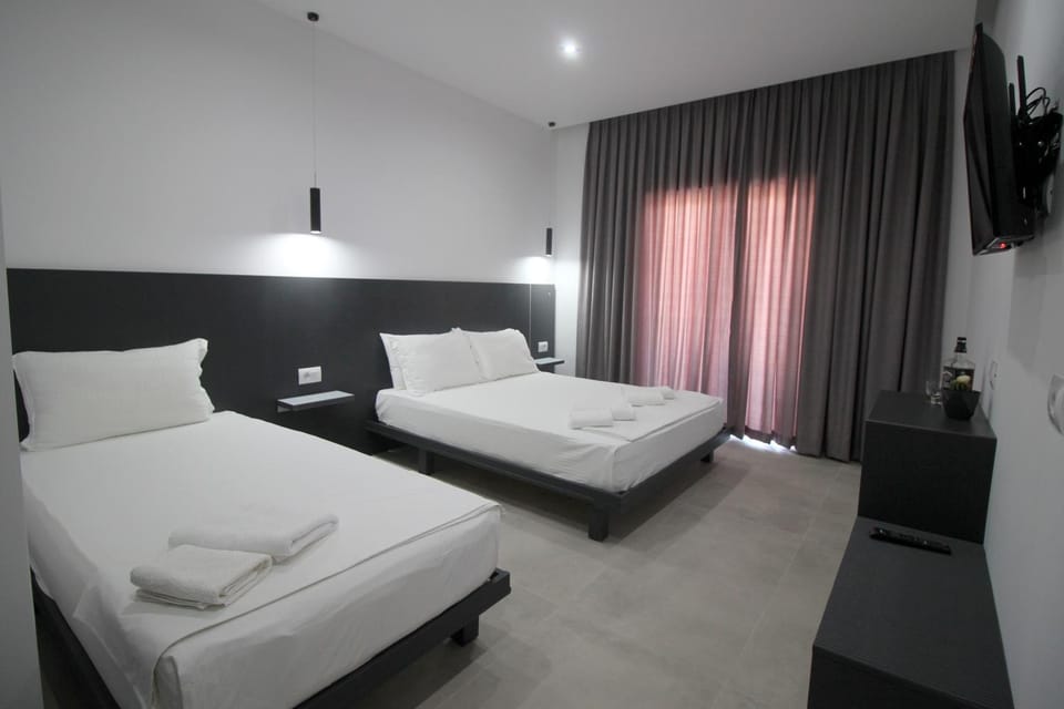 Bed, TV and multimedia, Balcony/Terrace, City view, Sea view, wardrobe, air conditioner