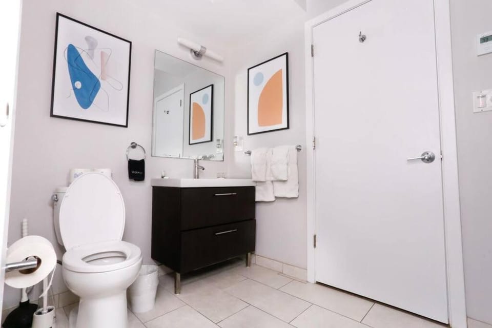 Newly Renovated 2bed, 2bath private apartment, minutes from Boston. Apartment in Brookline