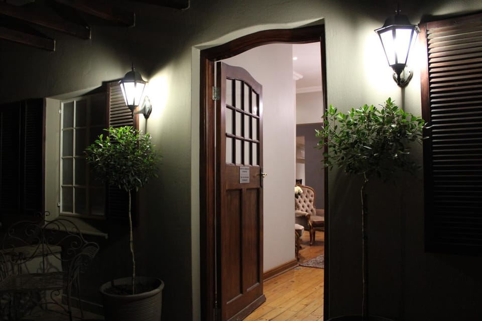 Facade/entrance, Night