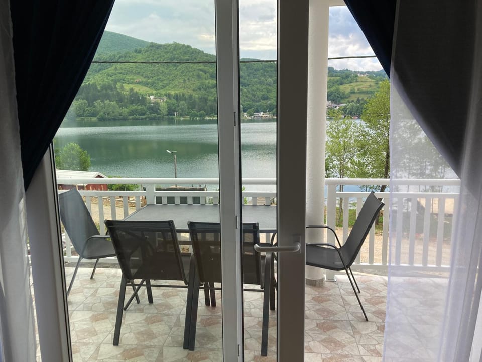 Balcony/Terrace, Lake view