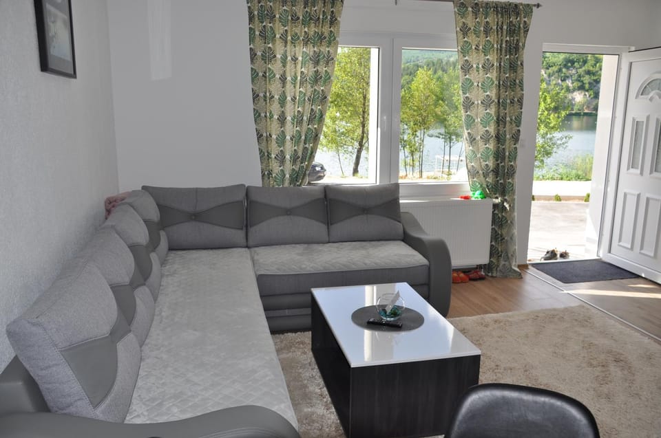 Living room, Lake view