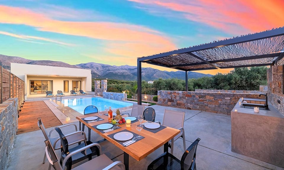 Property building, Patio, Day, Natural landscape, View (from property/room), Balcony/Terrace, Dining area, Mountain view, Pool view, Swimming pool, Sunrise, Sunset, sunbed