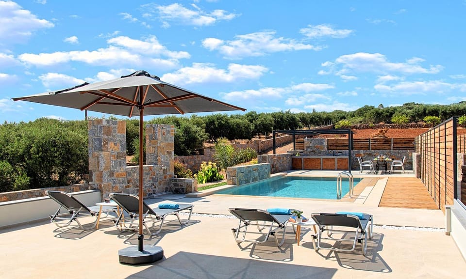 Patio, Day, Natural landscape, View (from property/room), Balcony/Terrace, Pool view, Swimming pool, sunbed