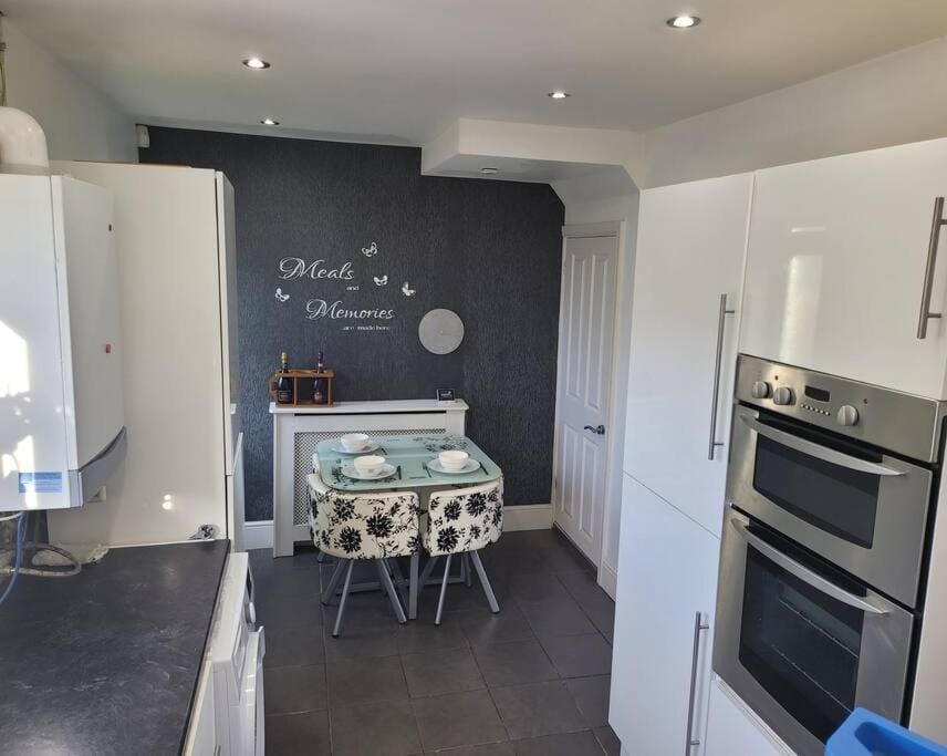 Fabulous 3 bedroom house , sleeps up to 5-7 guest. House in Grays