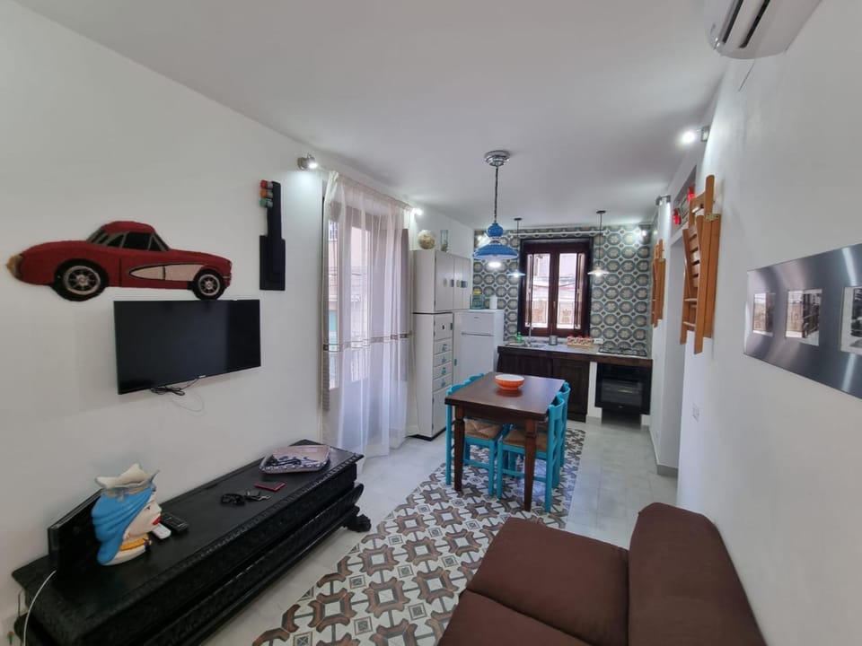 Communal lounge/ TV room, TV and multimedia, Living room, Seating area