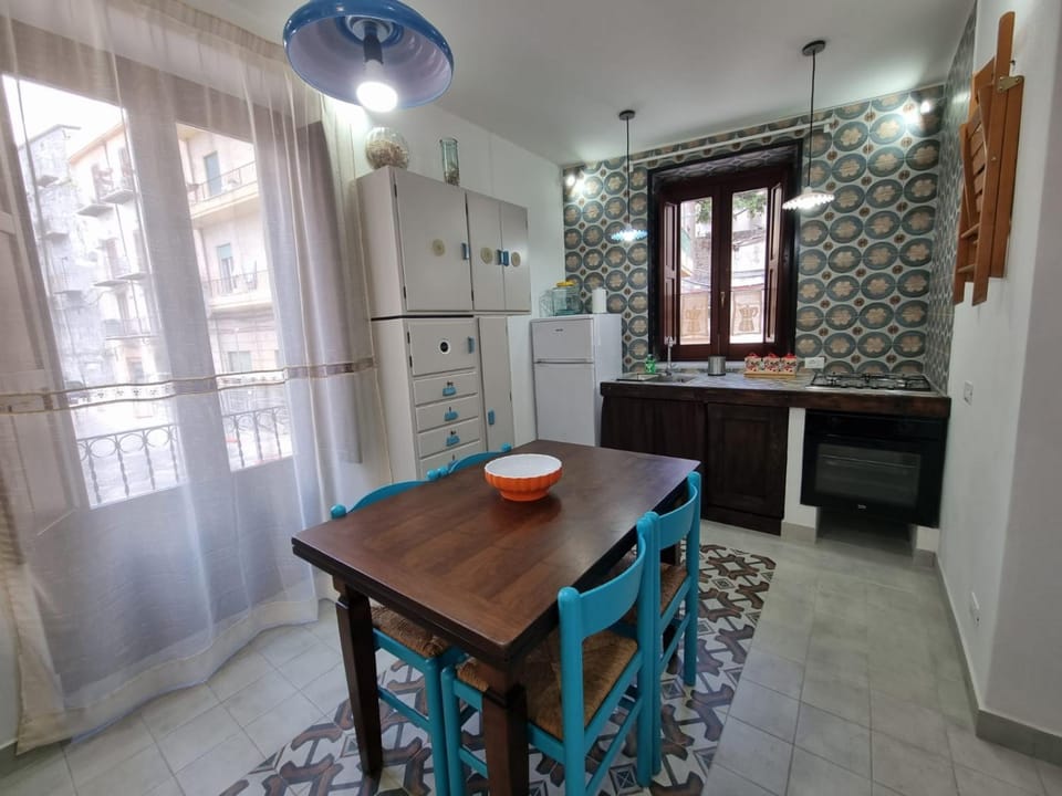 Dining area, kitchen