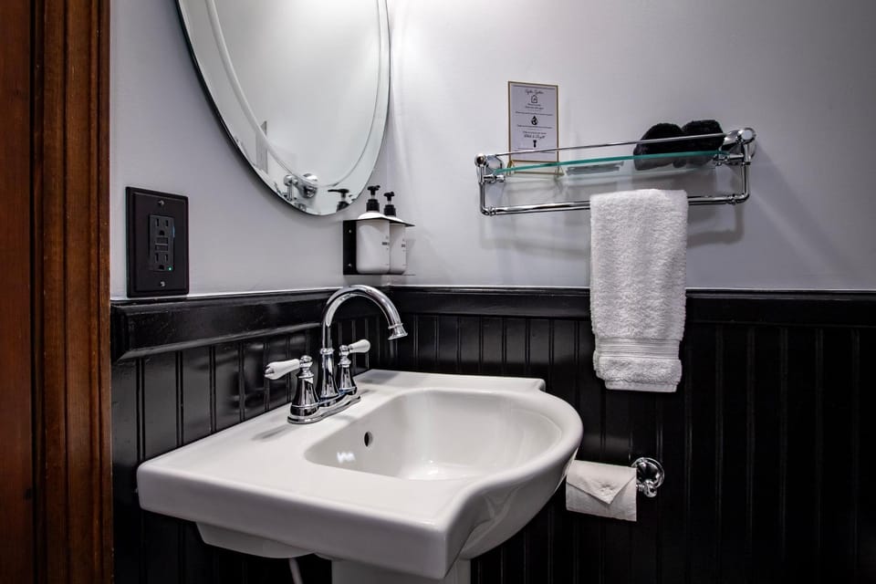 Bathroom, towels
