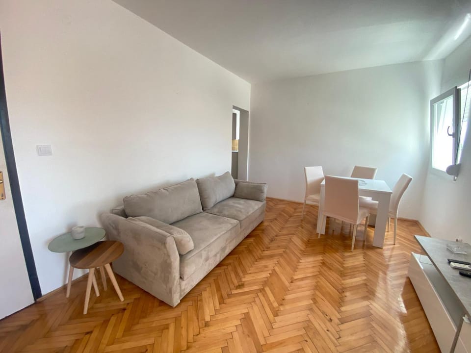 Two-bedroom apartment with parking and sea view Apartment in Budva Municipality