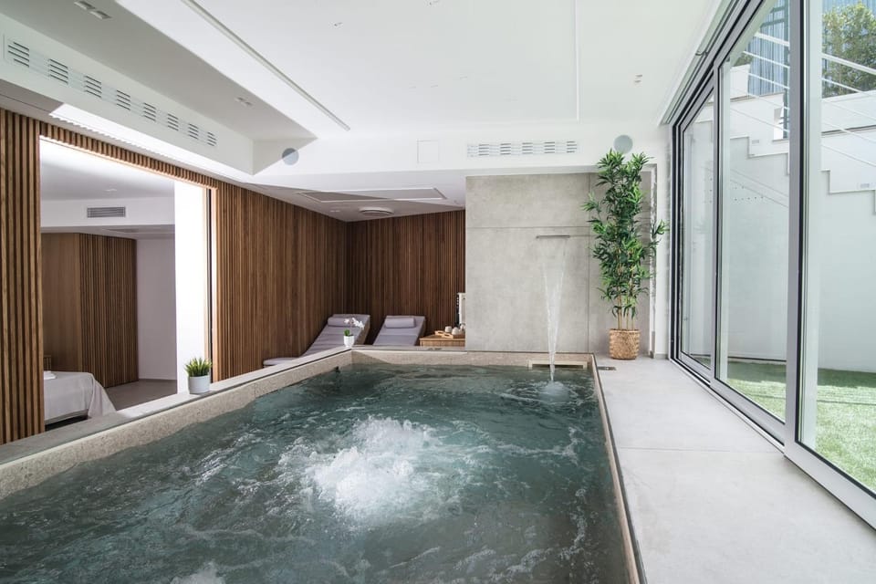 Swimming pool, Swimming pool