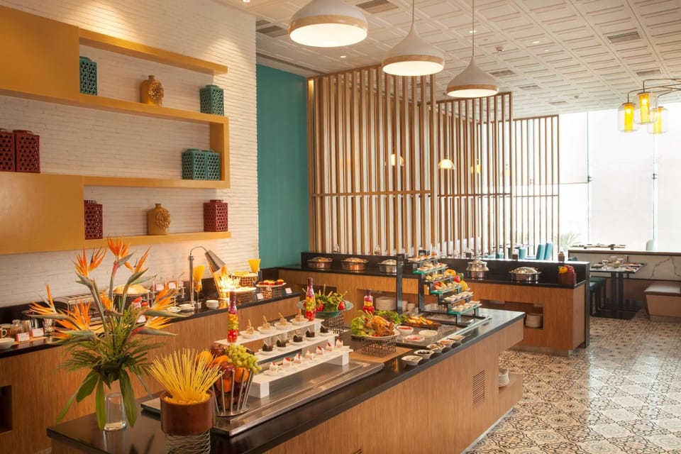 Restaurant/places to eat, Dining area, On site