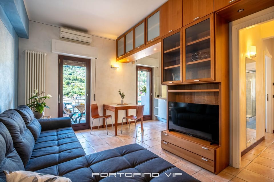 Communal lounge/ TV room, TV and multimedia, Living room, Seating area, Evening entertainment