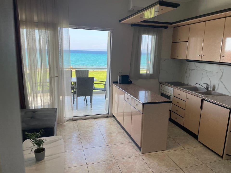 Kitchen or kitchenette, Living room, Sea view