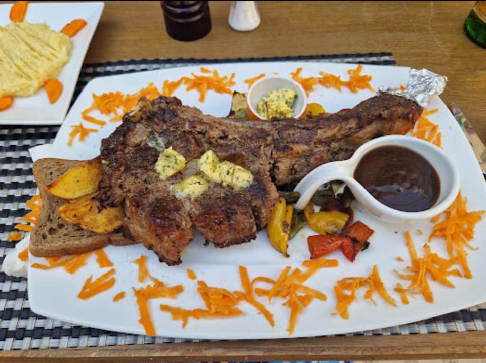 Restaurant/places to eat, Food and drinks, Food, Dinner, Drinks