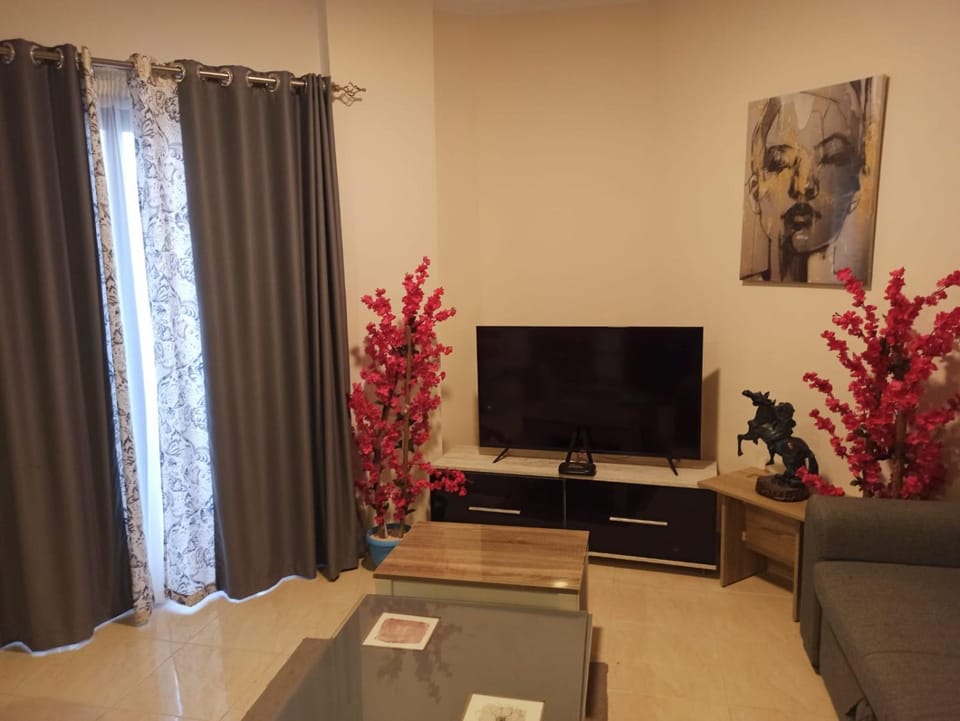 TV and multimedia, Living room, Seating area, Evening entertainment