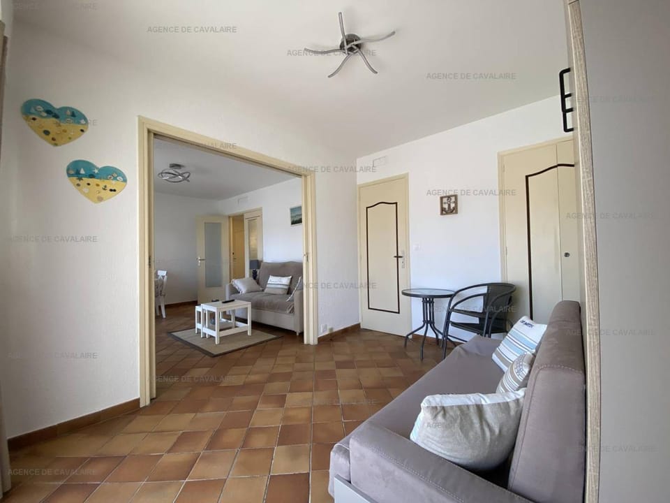 Bel appartement T3 climatisé, centre Cavalaire, proche plages et commerces - FR-1-100-273 Apartment in Cavalaire-sur-Mer