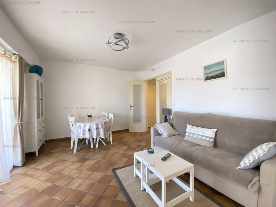 Bel appartement T3 climatisé, centre Cavalaire, proche plages et commerces - FR-1-100-273 Apartment in Cavalaire-sur-Mer