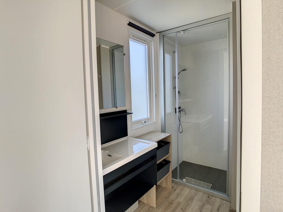 Mobil-home Grand Confort 4 pers: piscine chauffée, près de la plage, parking inclus - FR-1-361A-48 House in Jullouville