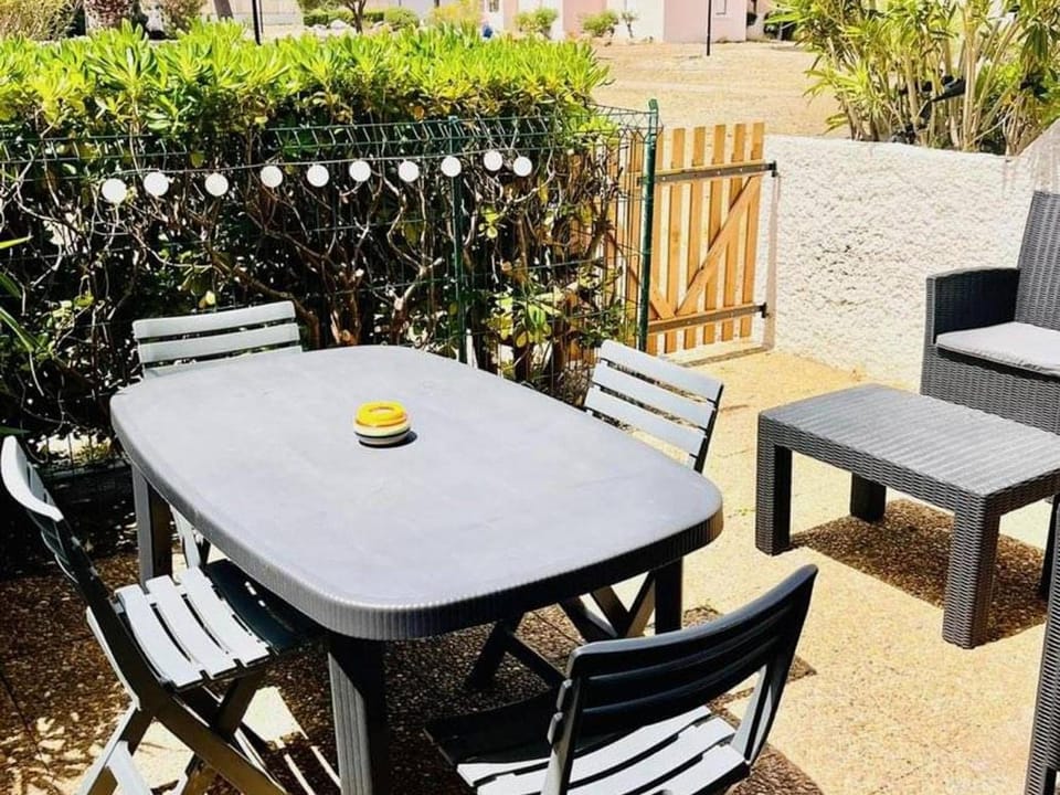 Appartement T2 avec grande terrasse, parking, animaux admis et piscine - FR-1-195-94 Apartment in Le Barcarès