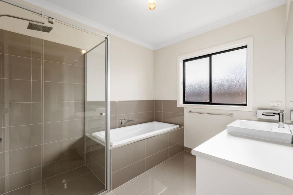 Shower, Bathroom, Bath, towels