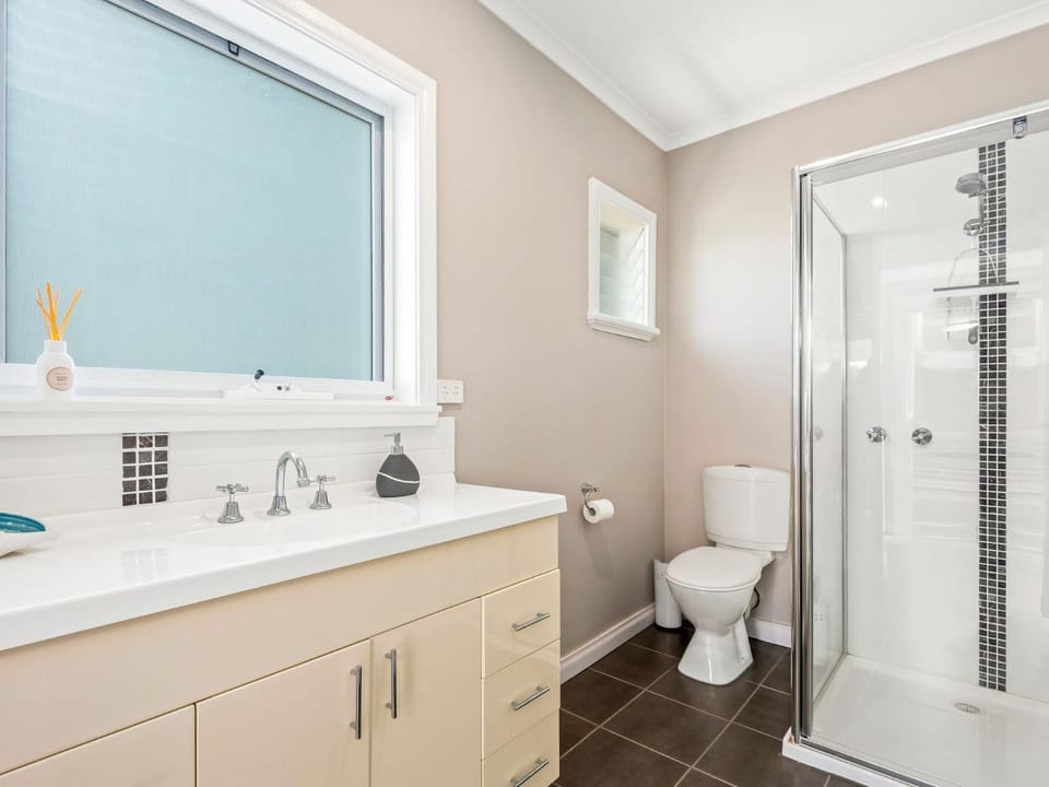 Toilet, Bathroom, towels