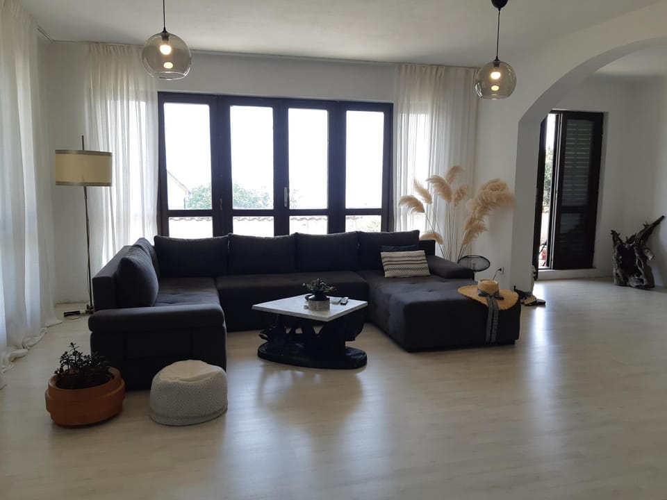 Spacious Seaview Terrace Apartment - Free Parking- Lovran Apartment in Lovran