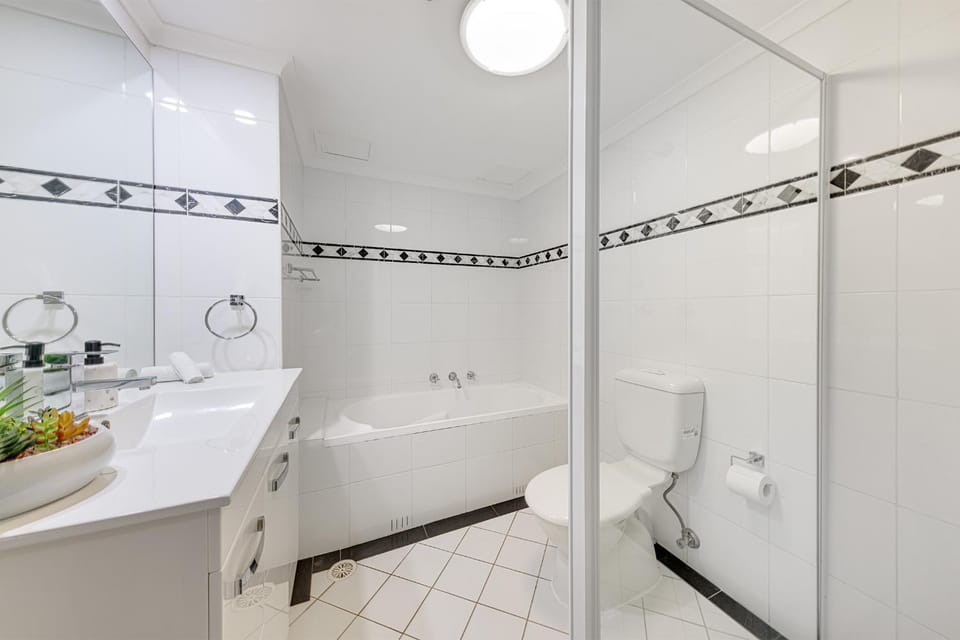 Shower, Toilet, Bathroom, Photo of the whole room, Bath, towels