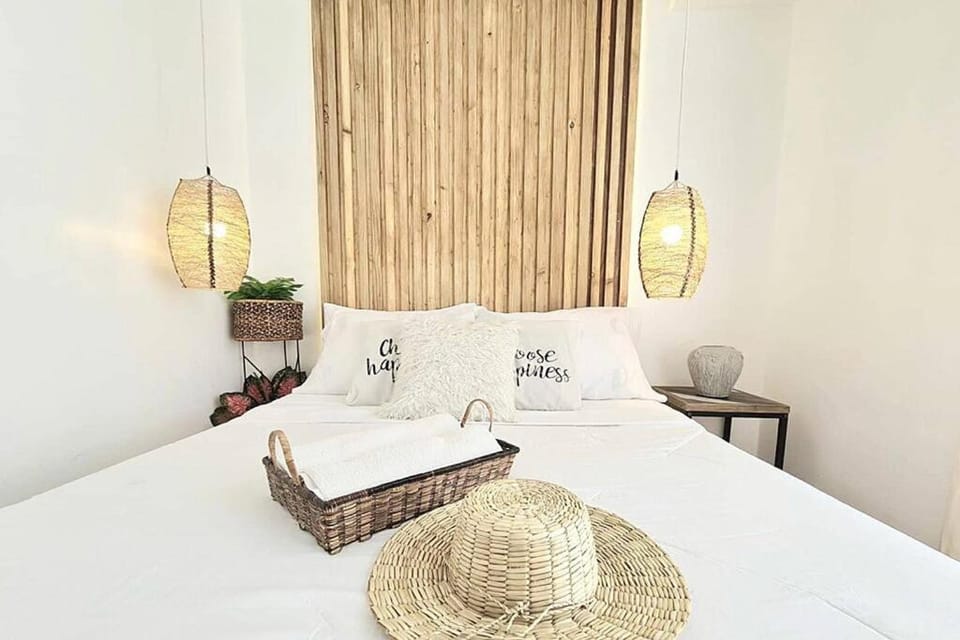 NEW Luxury Suite with pool and Netflix near Airport Apartment in Lapu-Lapu City