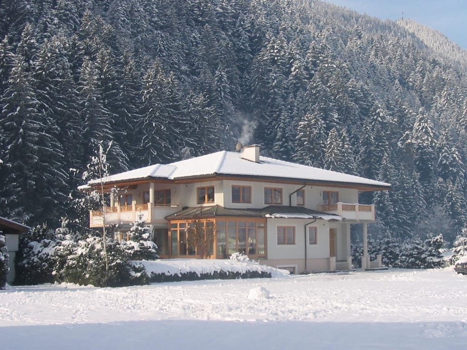Facade/entrance, Winter