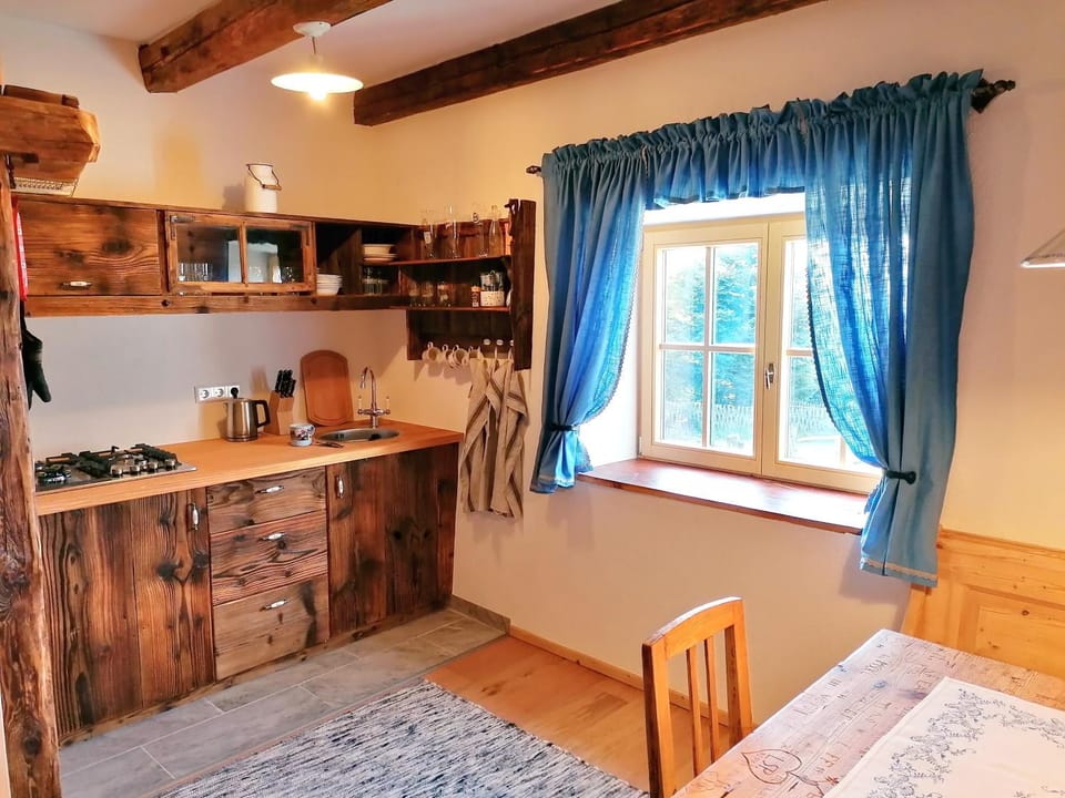 Kitchen or kitchenette, Communal kitchen