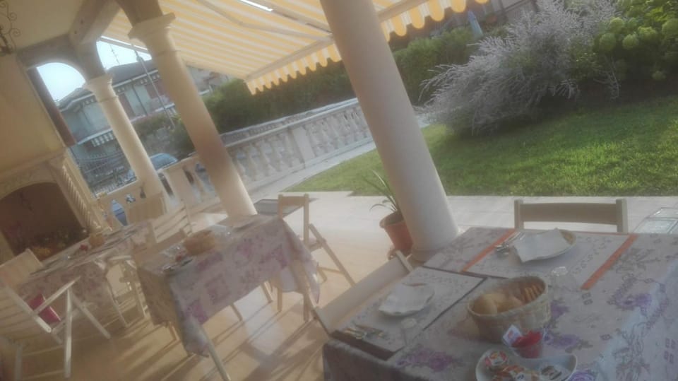 Patio, Seating area, Continental breakfast