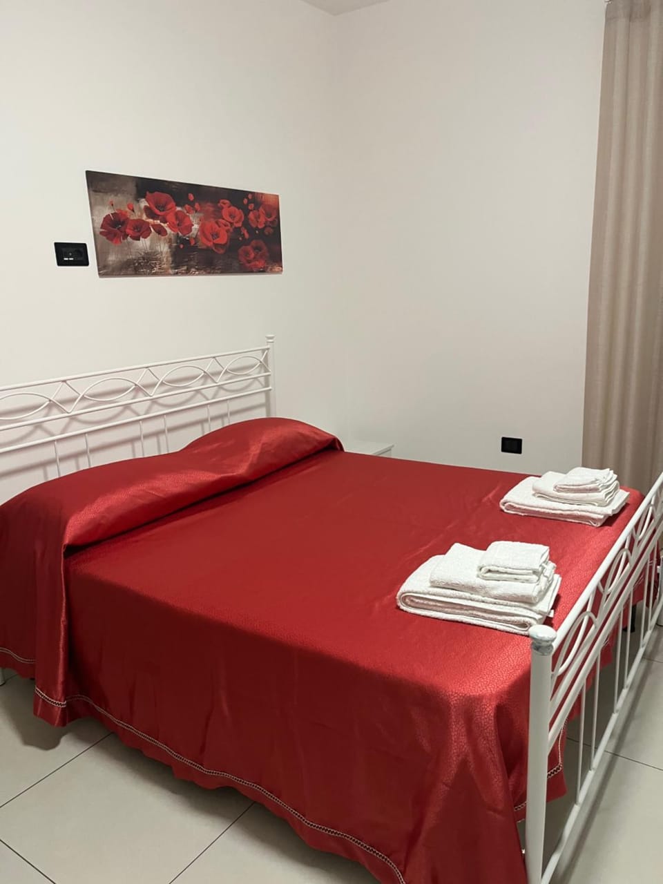 Bed, Bedroom, towels