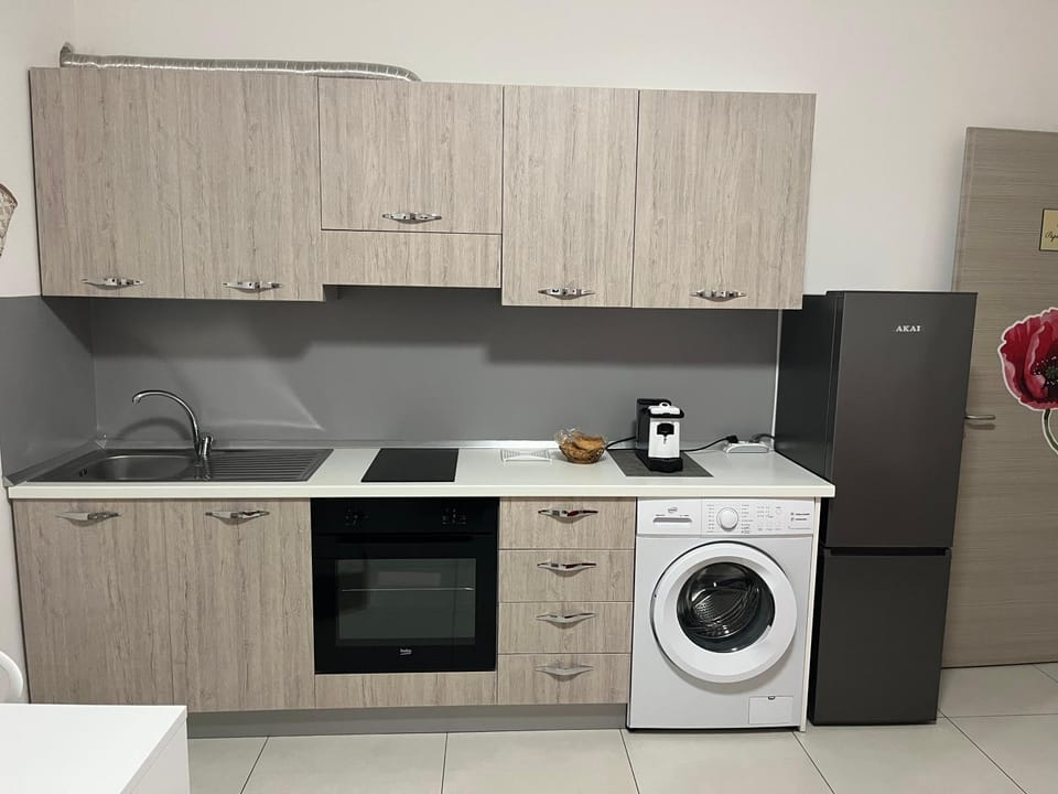 Coffee/tea facilities, Kitchen or kitchenette, oven, stove, washing machine